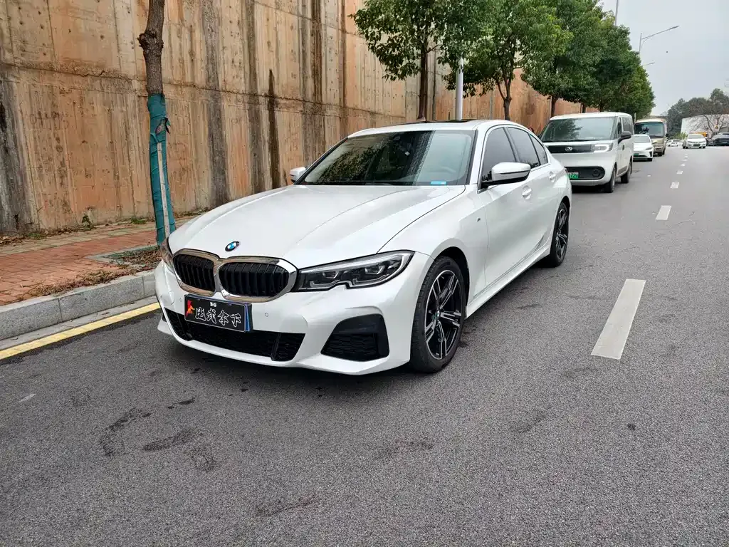 BMW 3 Series 2022 из CN, фото 1