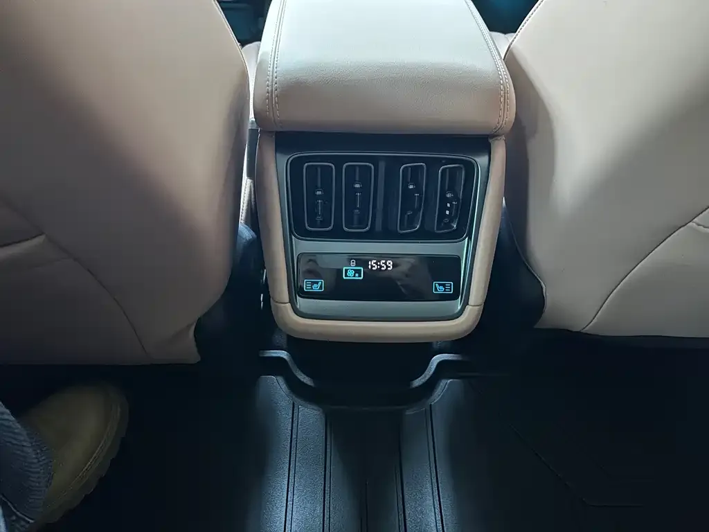 BYD L EV 2025 из CN, фото 2