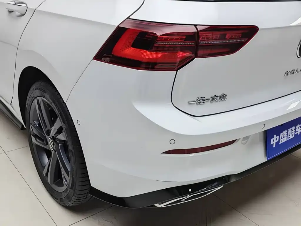 Volkswagen Golf 2024 из CN, фото 8