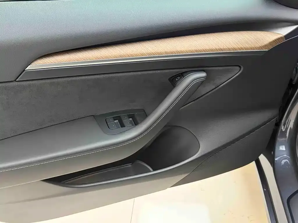 Tesla Model 3 — фото 10