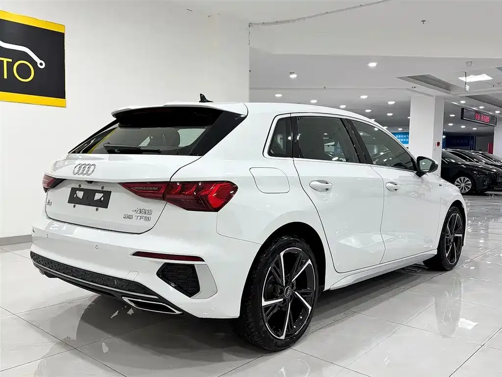 Audi A3 2023 из CN, фото 2
