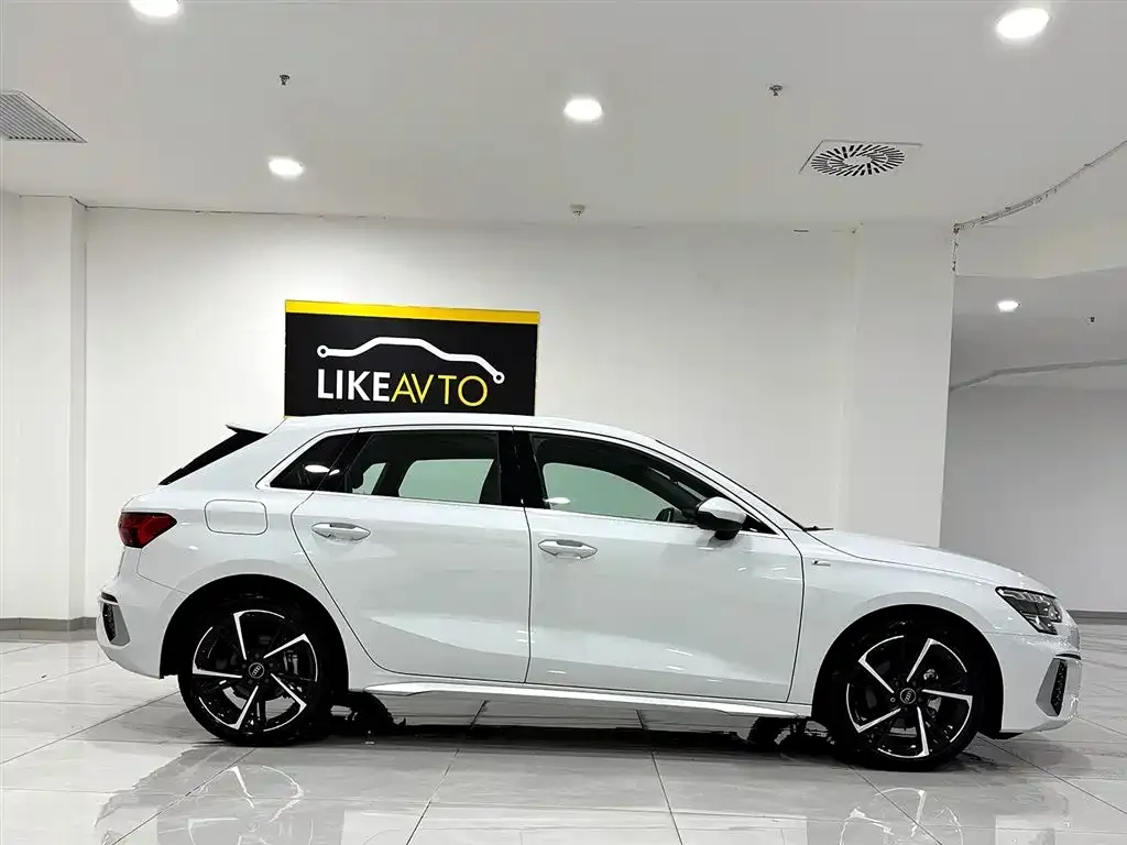 Audi A3 2023 из CN, фото 8