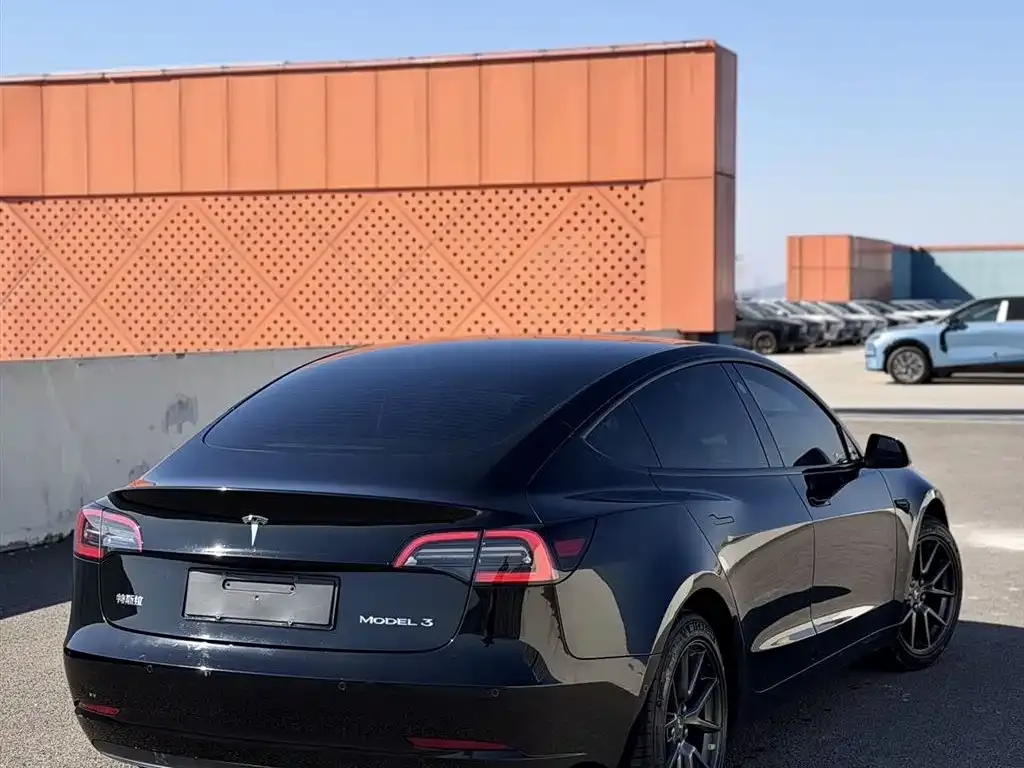 Tesla Model 3 — фото 5
