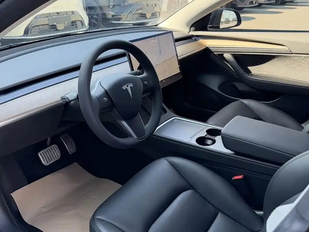 Tesla Model 3 — фото 7