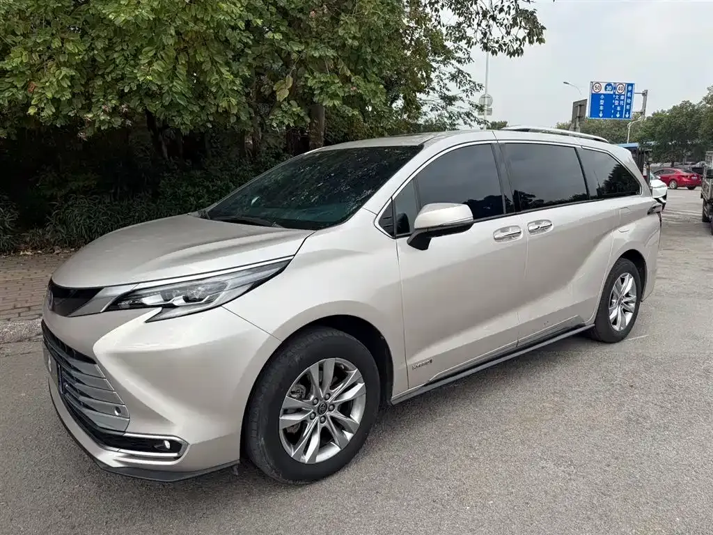 Toyota Sienna 2022 из CN, фото 1
