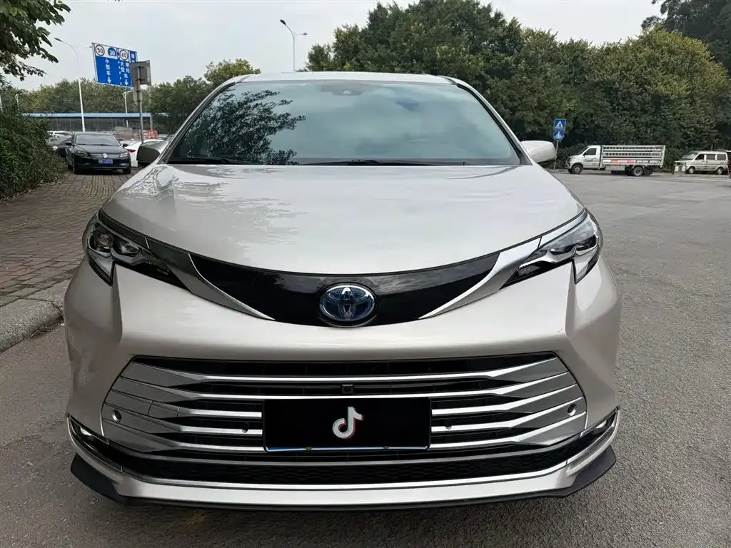 Toyota Sienna 2022 из CN, фото 4