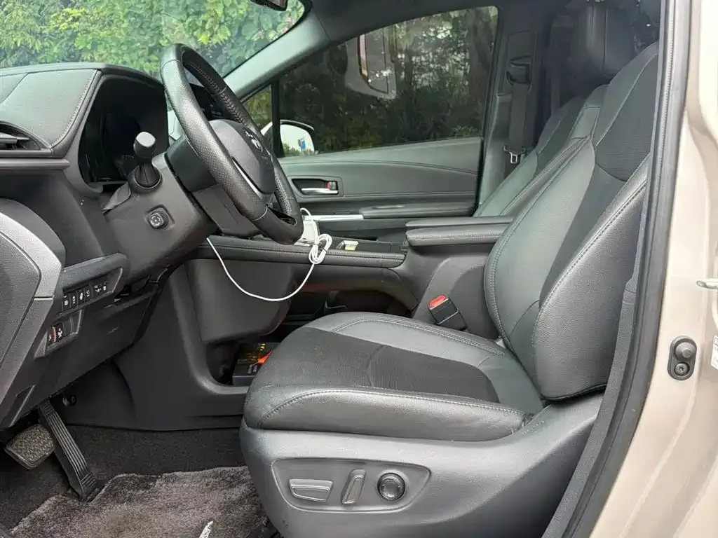 Toyota Sienna 2022 из CN, фото 5