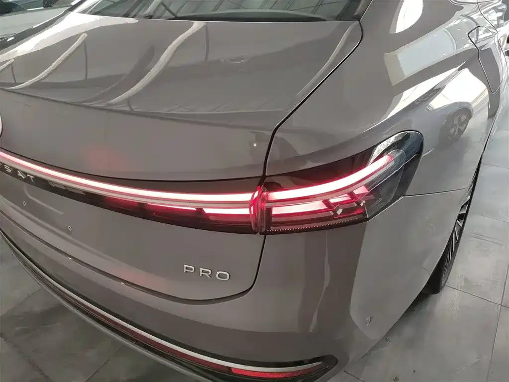 Volkswagen Passat 2024 из CN, фото 2