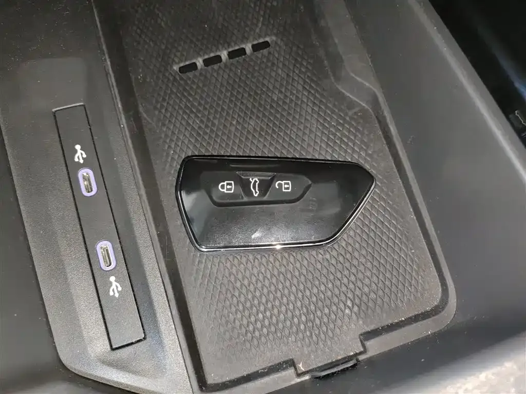 Volkswagen Passat 2024 из CN, фото 3