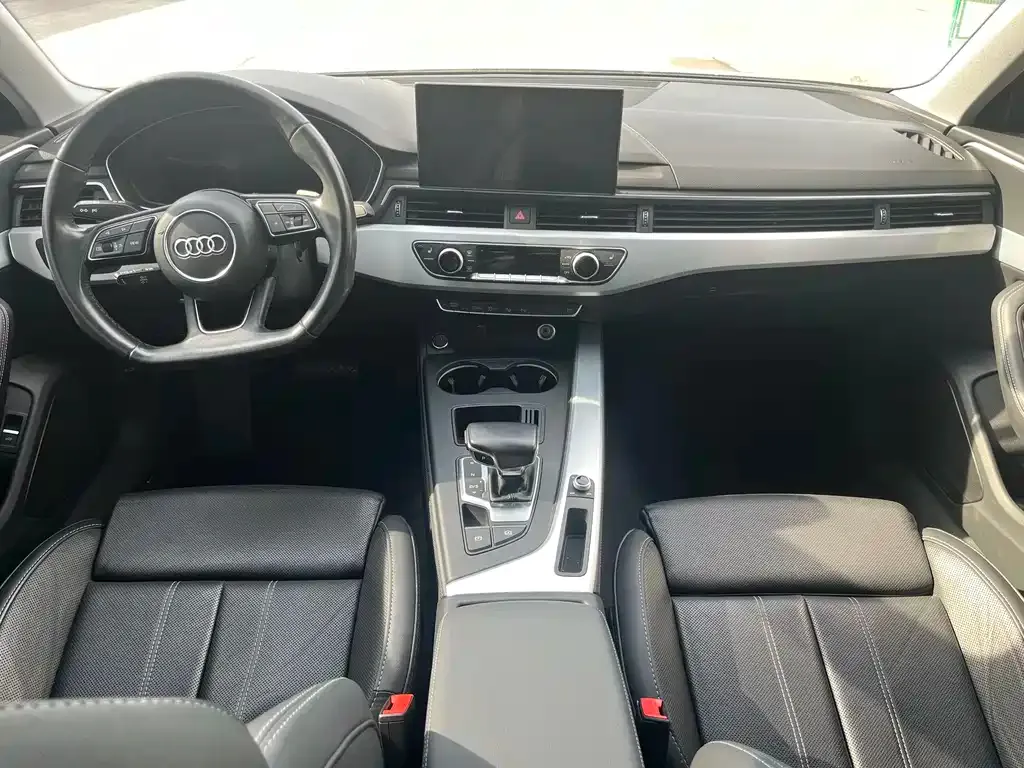 Audi A4L 2022 из CN, фото 6