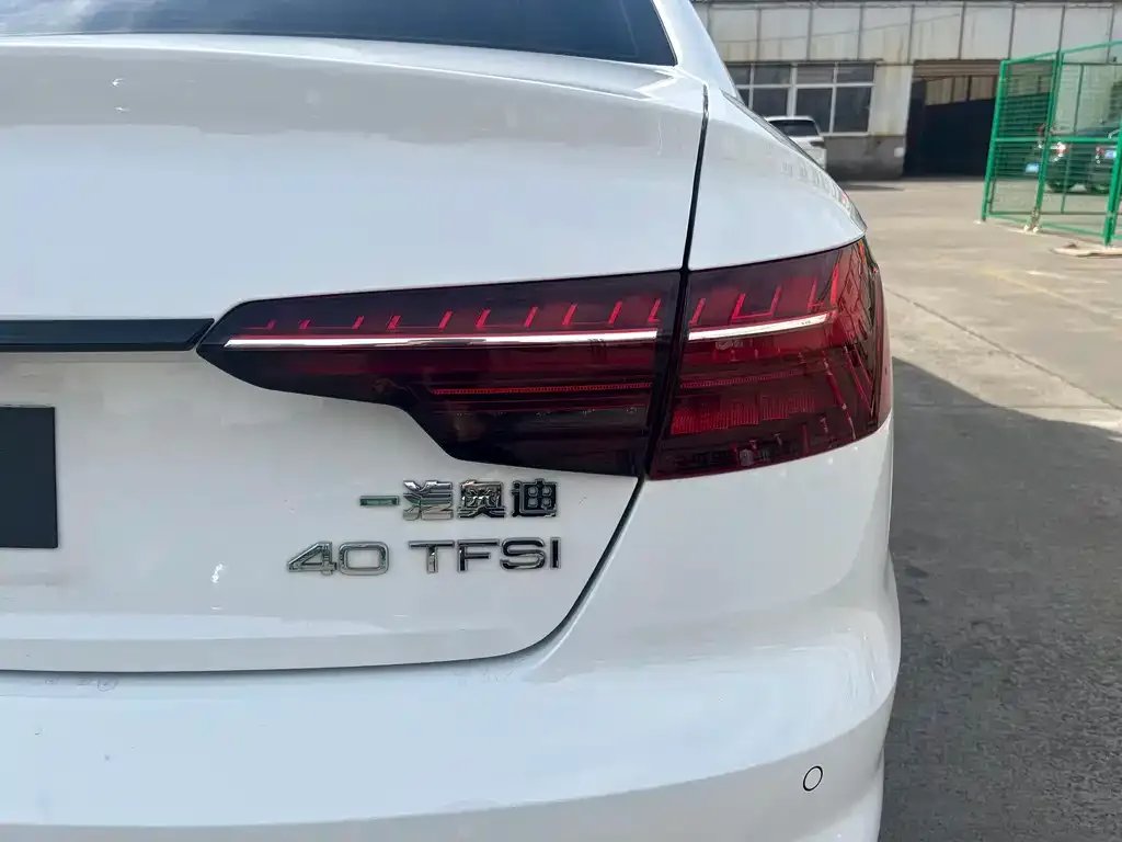 Audi A4L 2022 из CN, фото 2