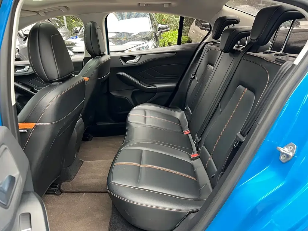 Ford Focus 2023 из CN, фото 7