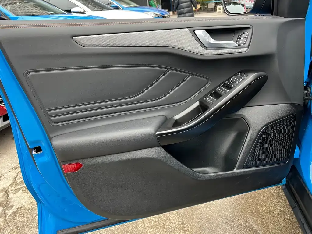 Ford Focus 2023 из CN, фото 3