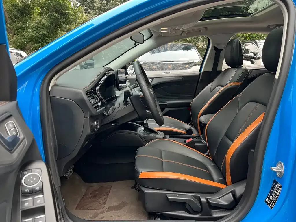 Ford Focus 2023 из CN, фото 4