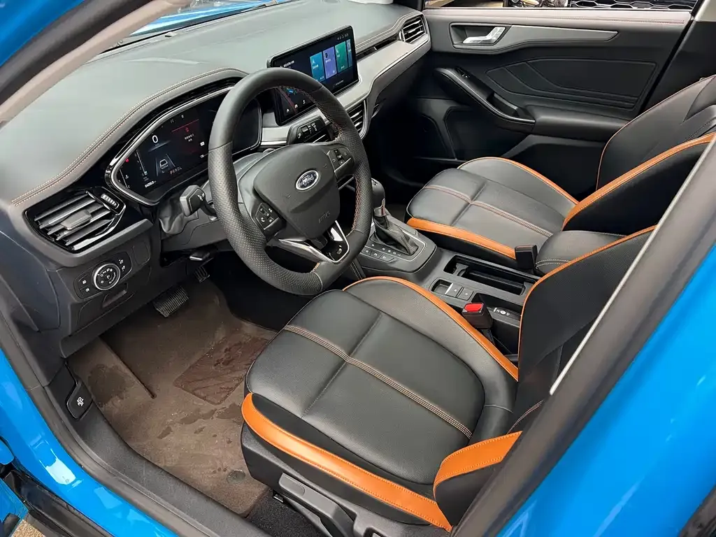 Ford Focus 2023 из CN, фото 2