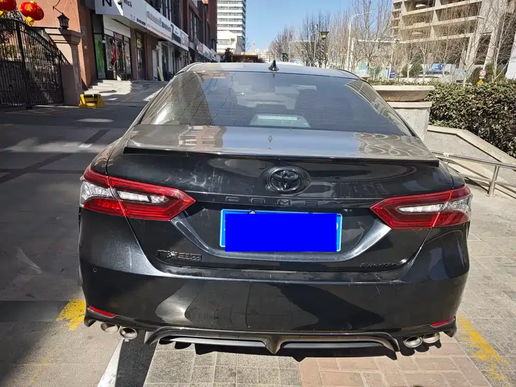 Toyota Camry — фото 10