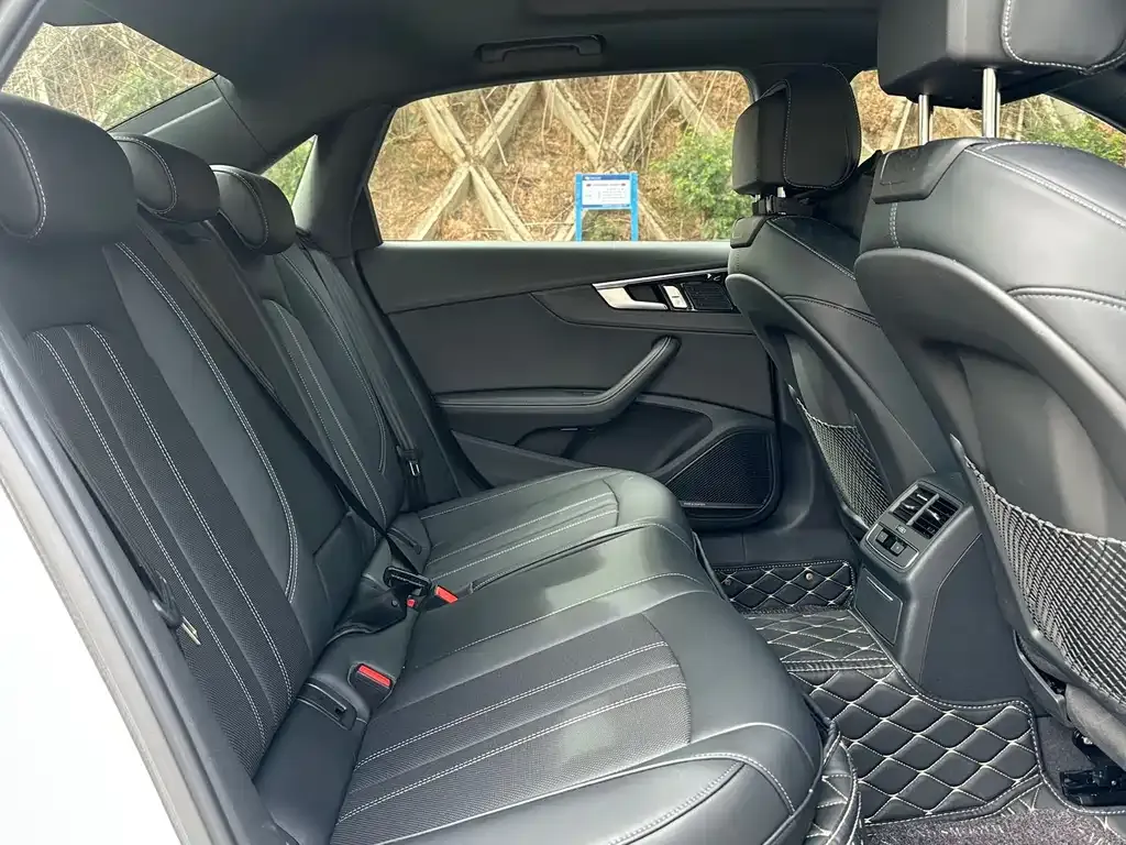 Audi A4L 2025 из CN, фото 3