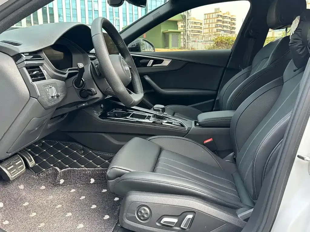 Audi A4L 2025 из CN, фото 4