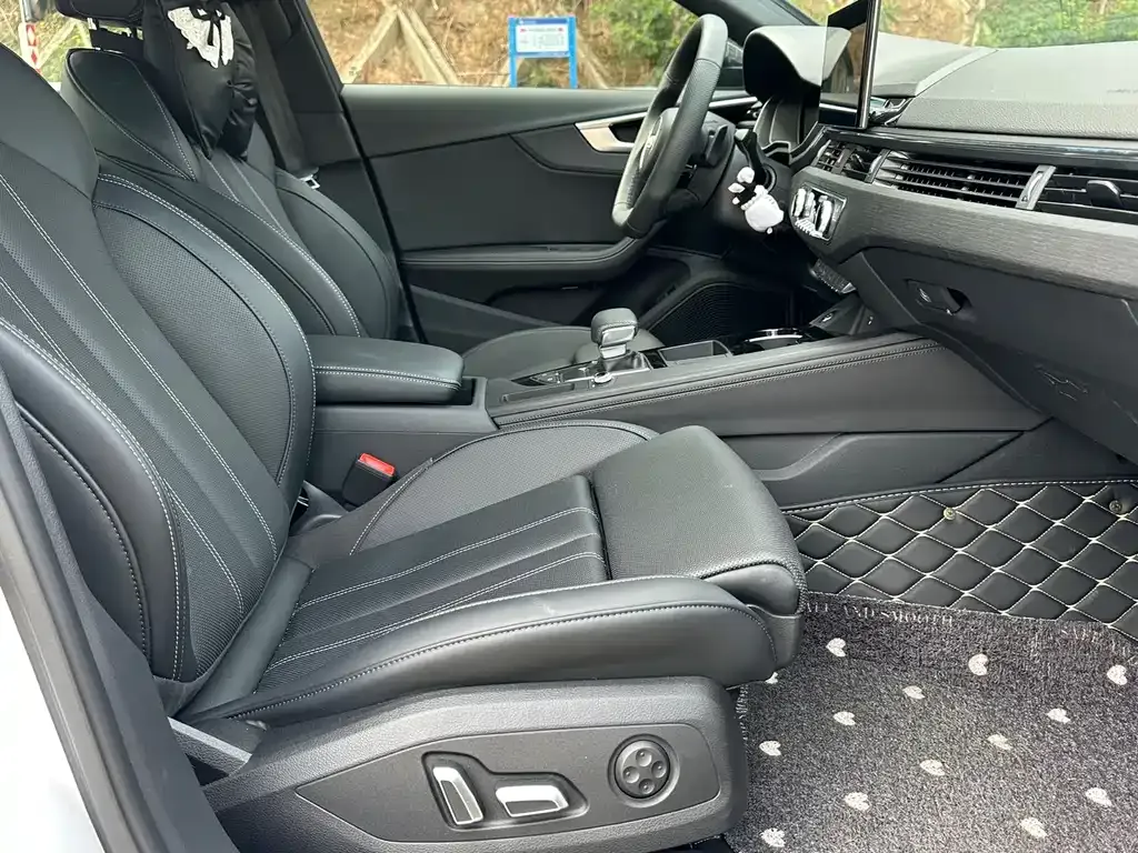 Audi A4L 2025 из CN, фото 9
