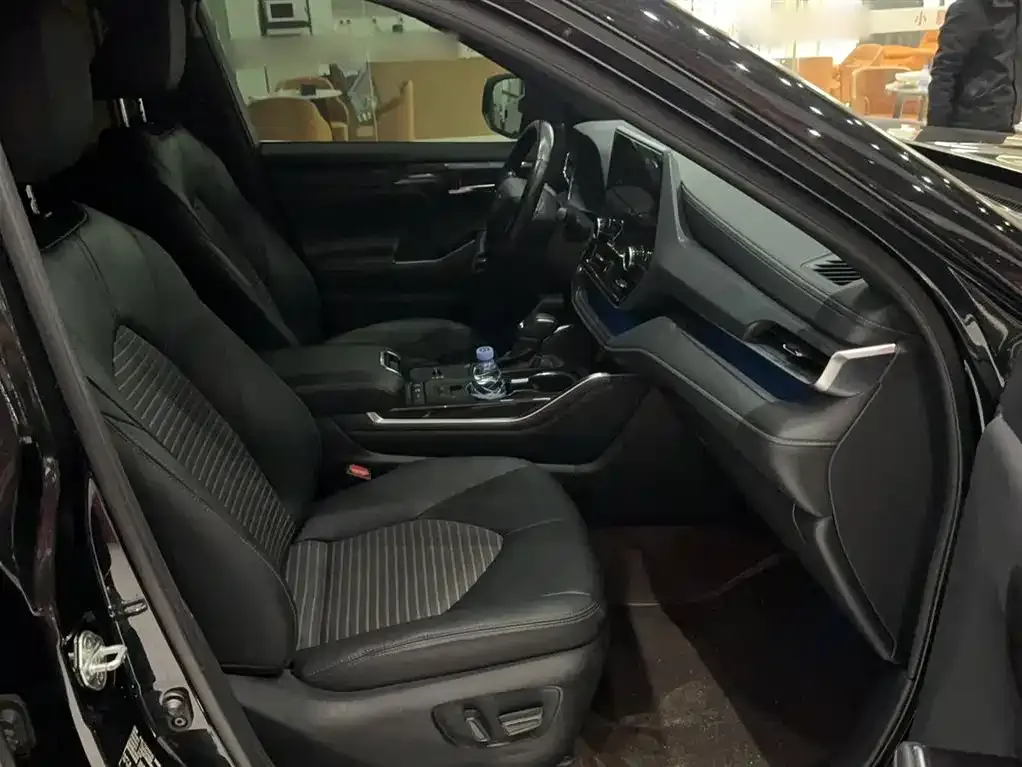 Toyota Crown Kluger 2021 из CN, фото 3