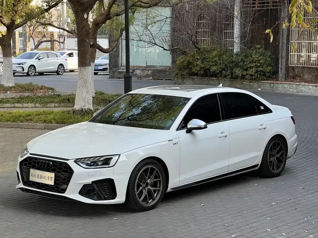 Audi A4L 2023 из CN, фото 1