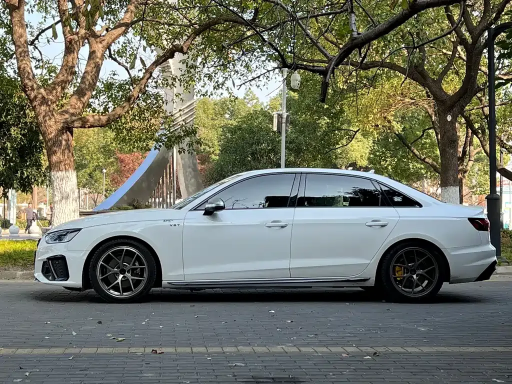 Audi A4L 2023 из CN, фото 10