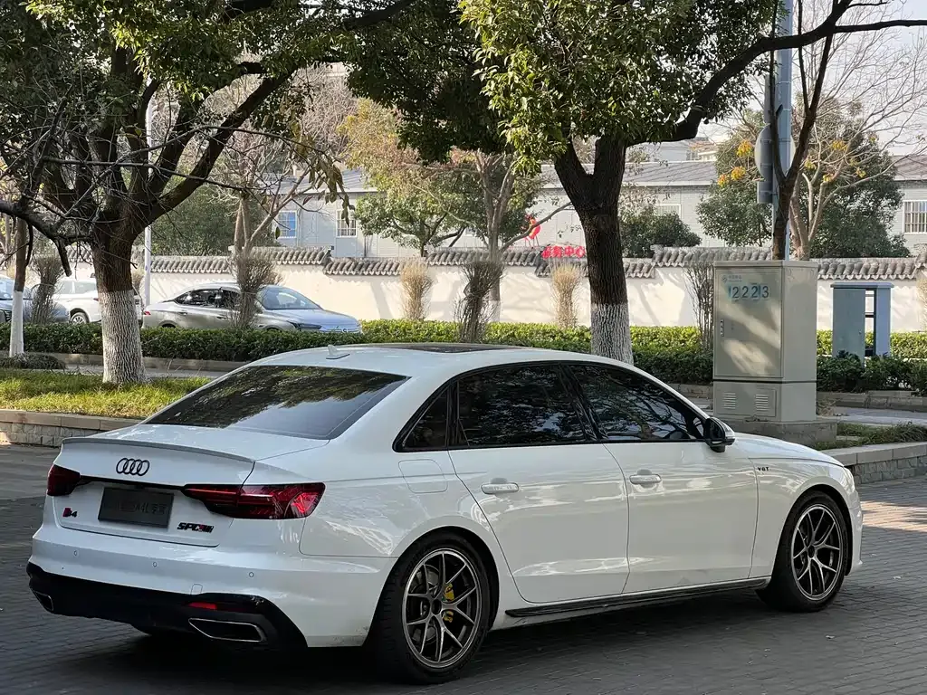 Audi A4L 2023 из CN, фото 9