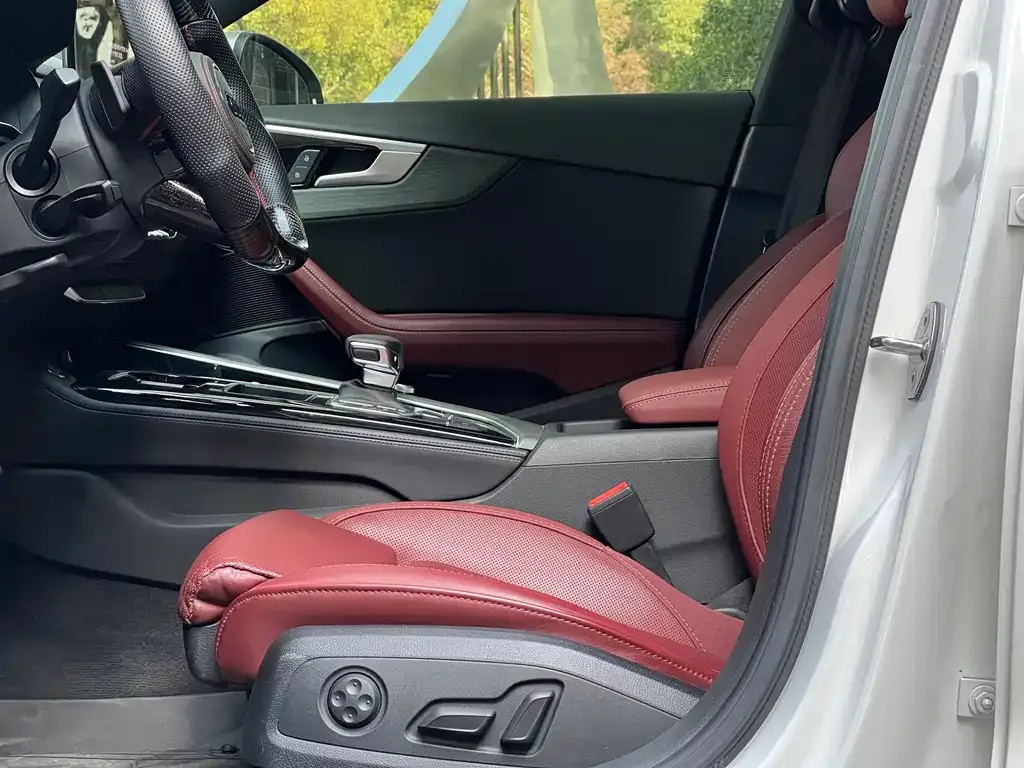 Audi A4L 2023 из CN, фото 7