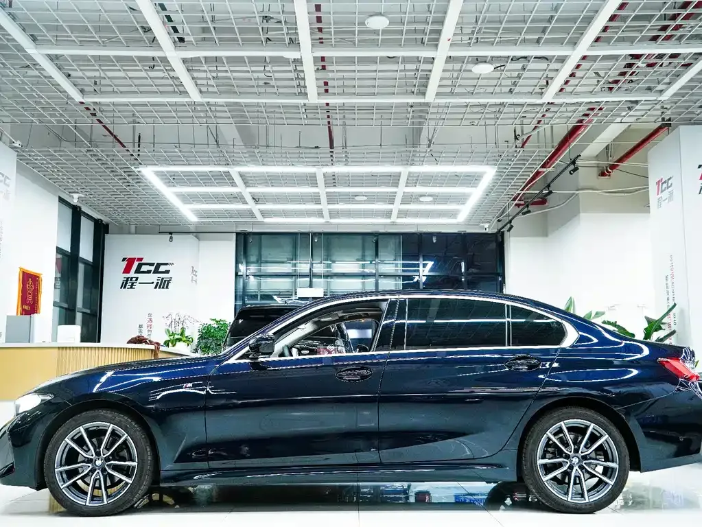 BMW 3 Series 2023 из CN, фото 8