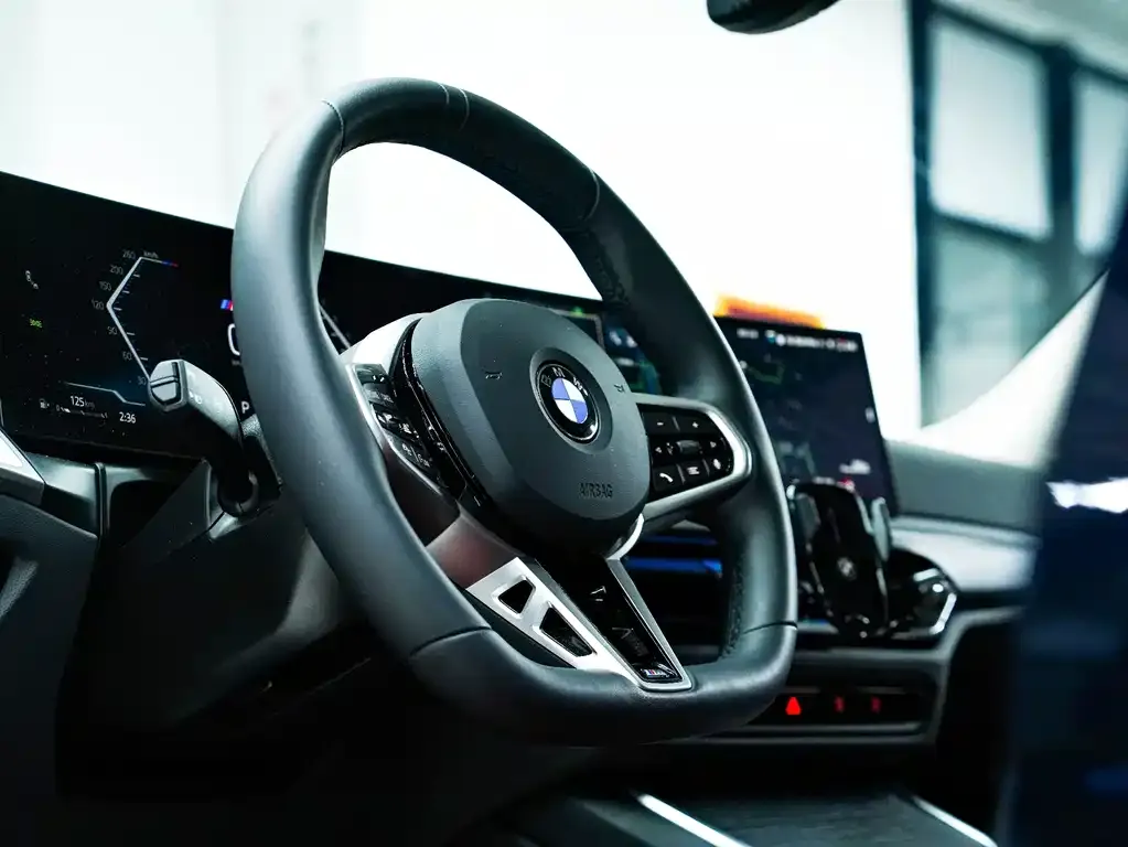 BMW 3 Series 2023 из CN, фото 2