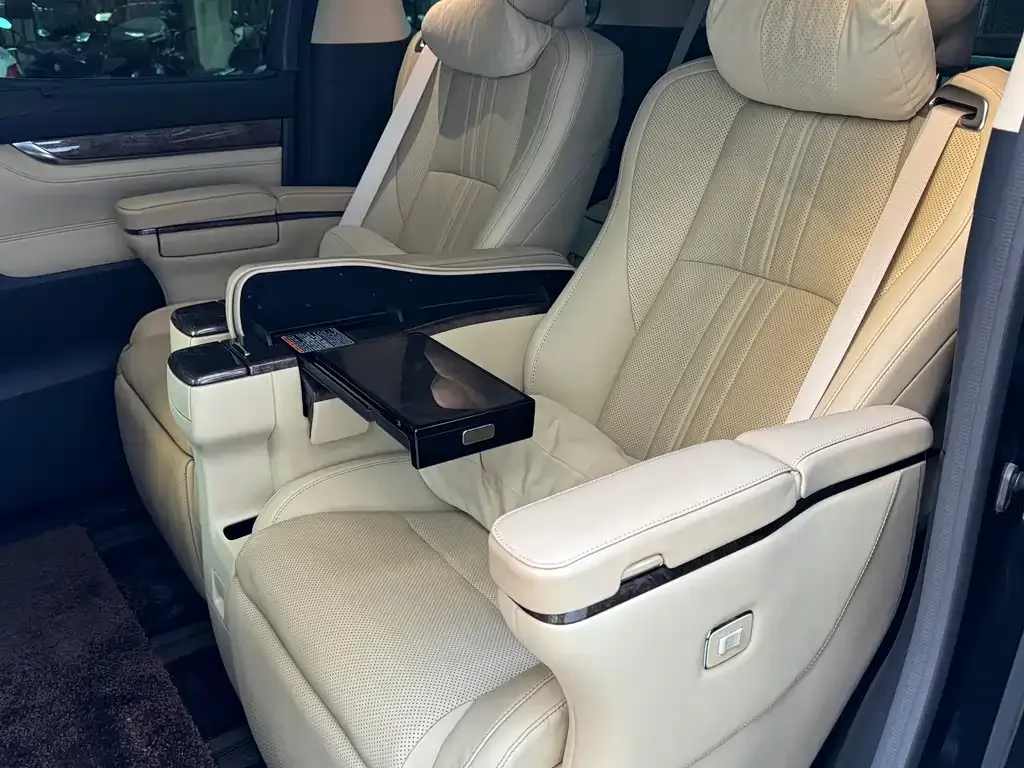 Toyota Alphard 2023 из CN, фото 10
