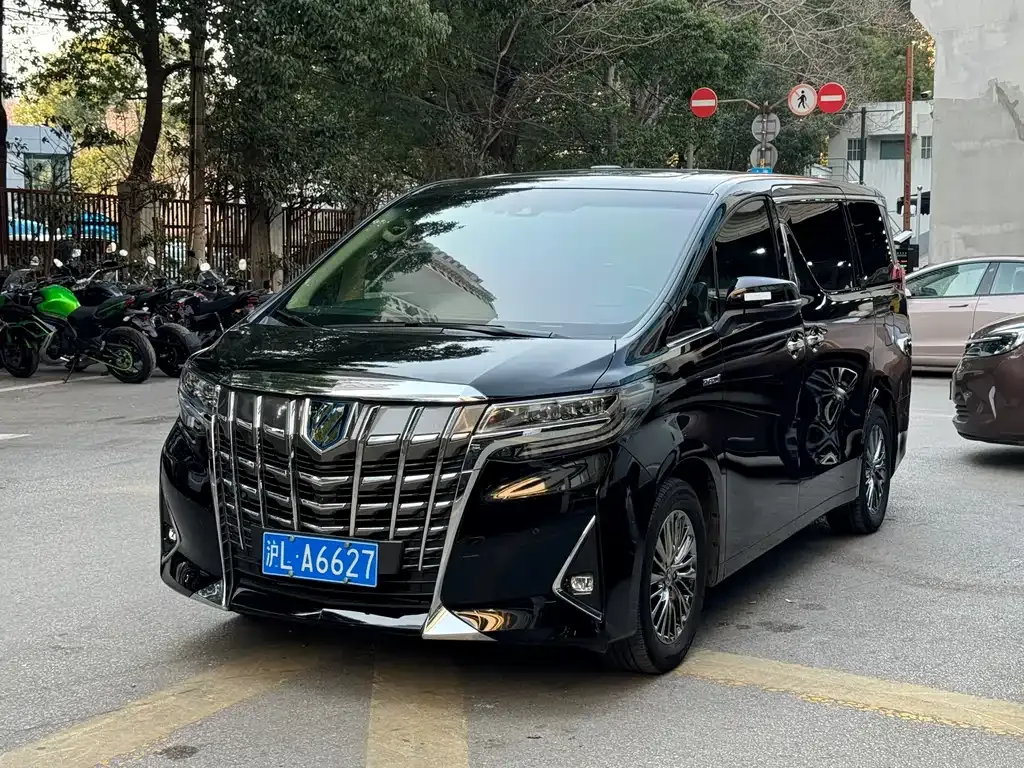 Toyota Alphard 2023 из CN, фото 9