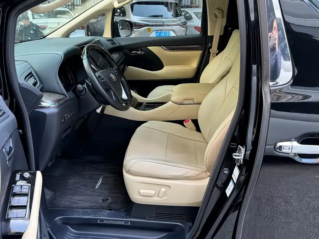 Toyota Alphard 2023 из CN, фото 7