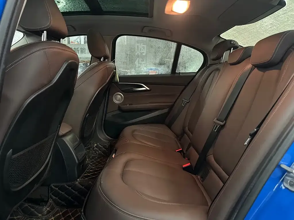 BMW 1 Series 2021 из CN, фото 8