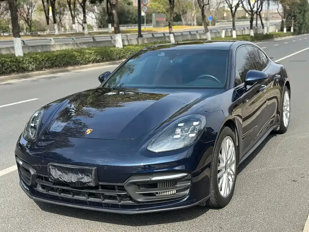 Porsche Panamera — фото 1