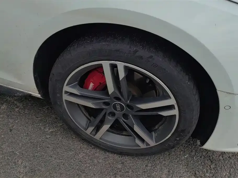 Audi A4L 2023 из CN, фото 7