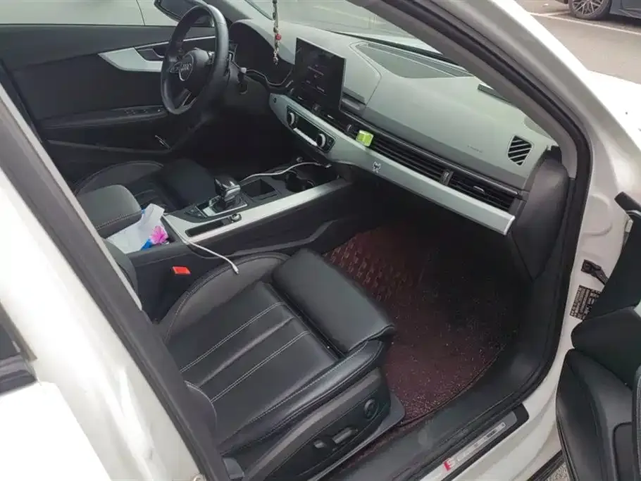Audi A4L 2023 из CN, фото 4