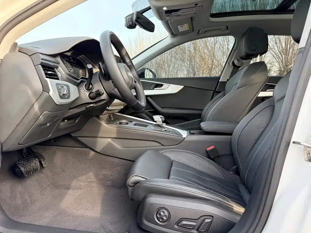 Audi A4L 2023 из CN, фото 7