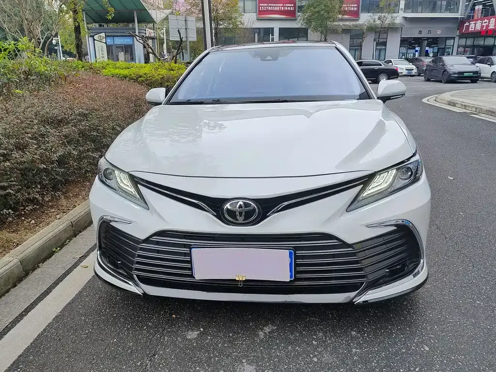 Toyota Camry 2023 из CN, фото 1