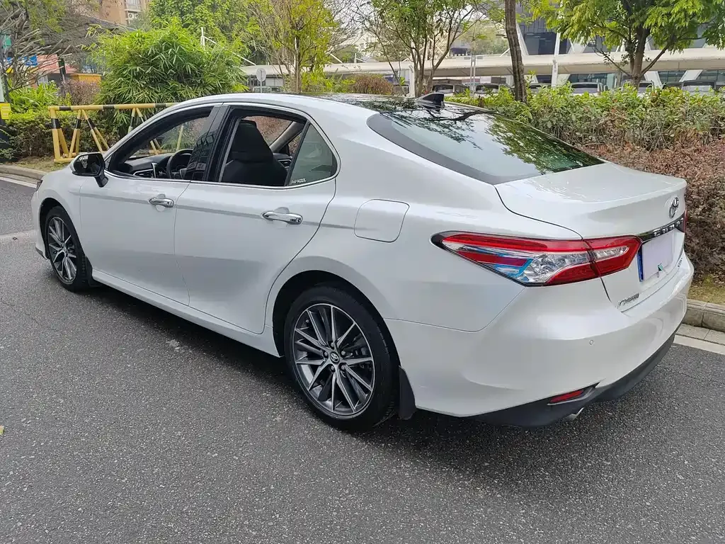 Toyota Camry 2023 из CN, фото 10
