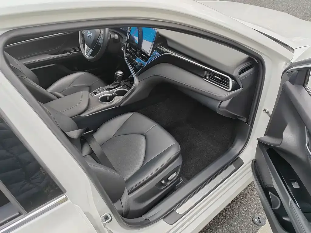 Toyota Camry 2023 из CN, фото 5