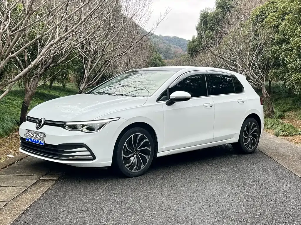 Volkswagen Golf 2024 из CN, фото 1