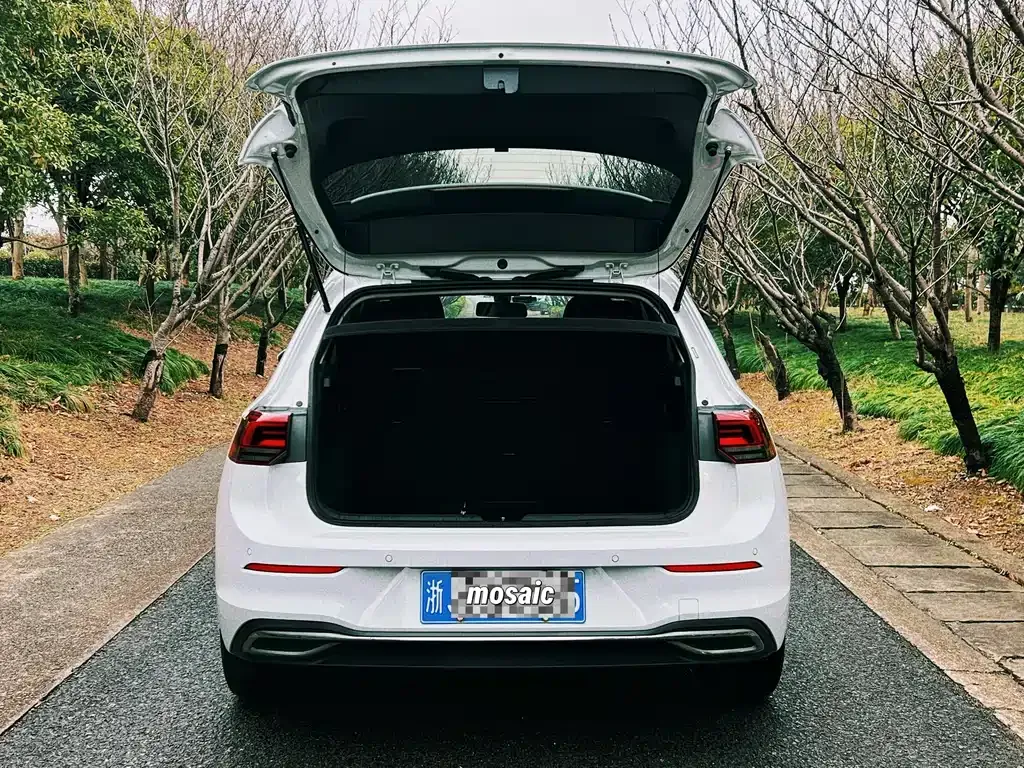 Volkswagen Golf 2024 из CN, фото 7