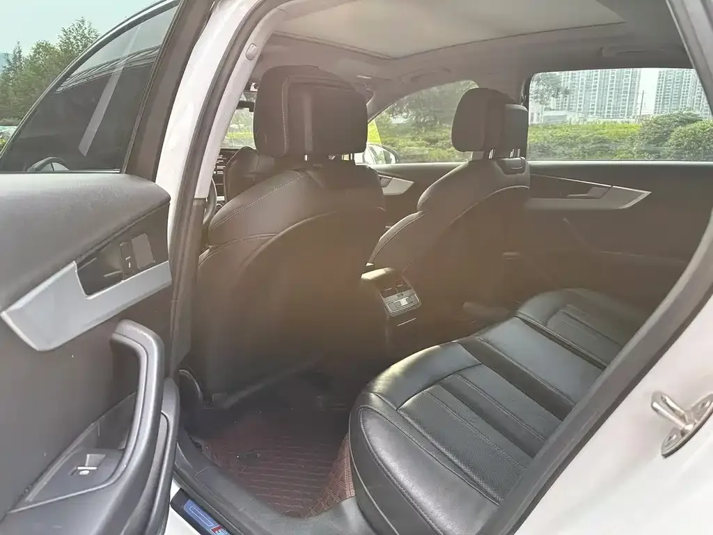 Audi A4L 2023 из CN, фото 5