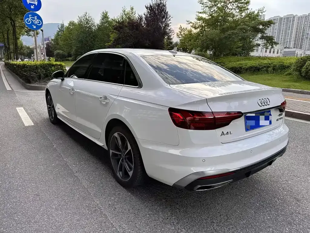 Audi A4L 2023 из CN, фото 3