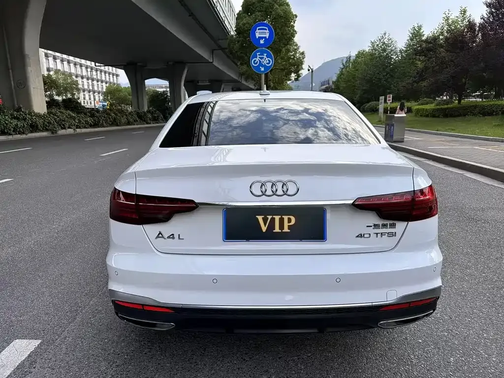 Audi A4L 2023 из CN, фото 4
