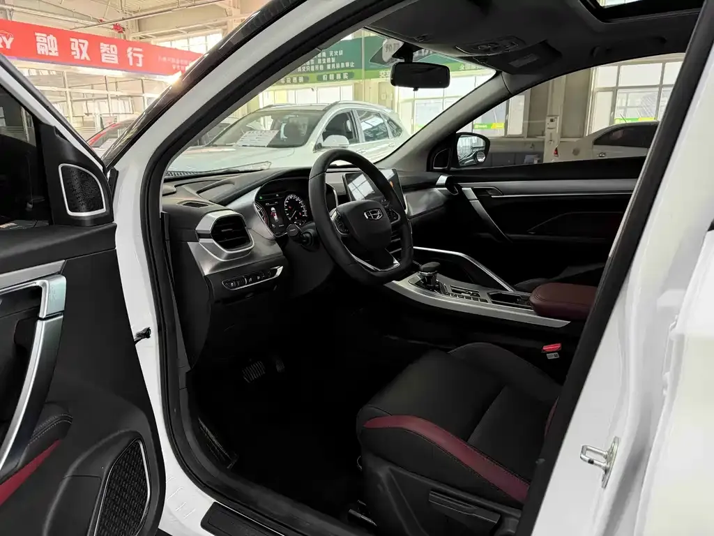 Geely Binyue — фото 10