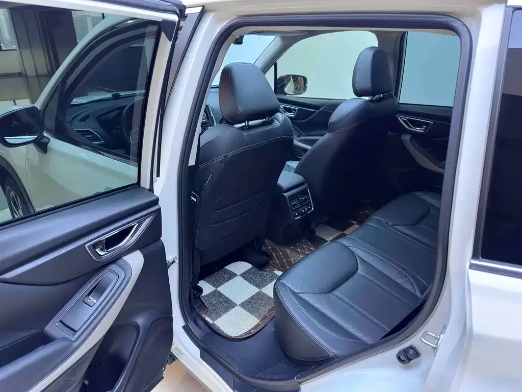 Subaru Forester 2023 из CN, фото 8