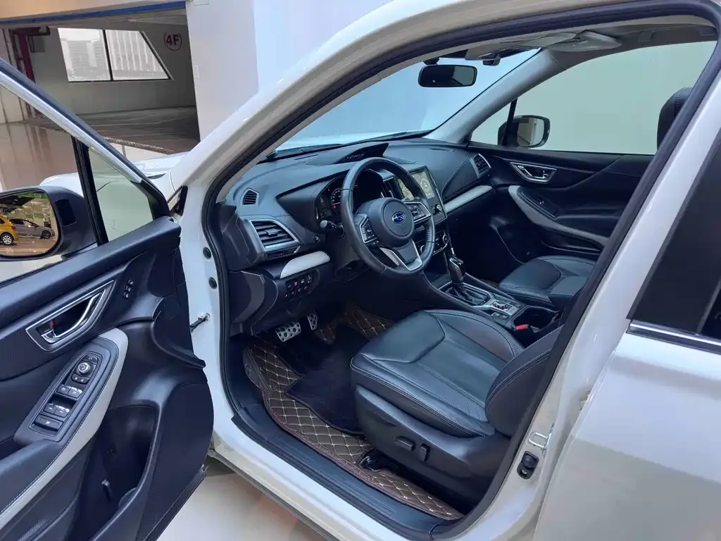 Subaru Forester 2023 из CN, фото 10