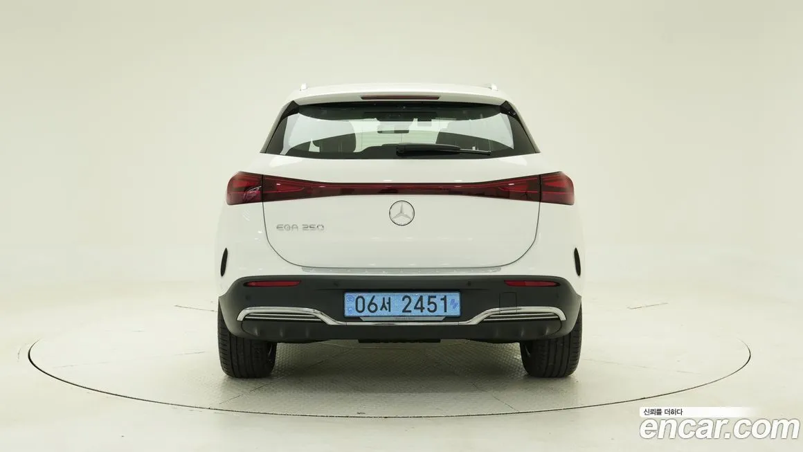 Mercedes-Benz EQA — фото 6